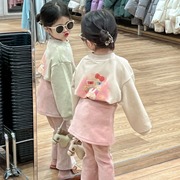 韩版童装女童2024春季卡通，印花卫衣粉色，假两件条绒裙裤两件套