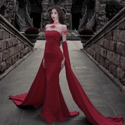 红色抹胸设计感连衣裙生日，敬酒礼服长款氛围，感拍照好看的拖地裙子