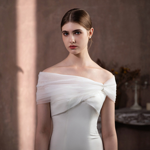 v323新娘披肩优雅婚纱礼服，一字肩白色，薄纱遮手臂显瘦婚礼配饰品