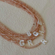 串珠字母项链意大利小众设计ins欧美风水晶珠气质天然白贝锁骨链