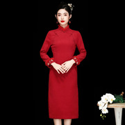 2023冬装复古毛毛边(毛毛边，)立领长袖毛呢，刺绣红色改良旗袍裙子礼服