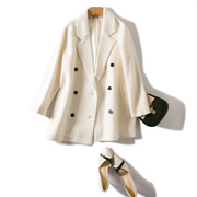 儒雅白色中长款h版双排扣羊毛呢，外套西装领细腻含真丝面料短大衣
