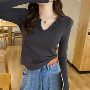 韩系高级感V领T恤女长袖打底衫韩版修身春装外穿内搭短款上衣潮