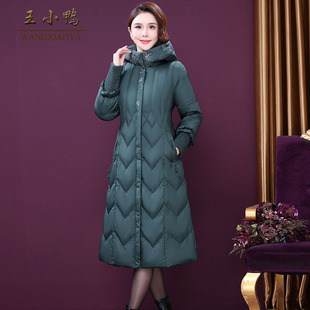 王小鸭(王小鸭)鹅绒羽绒服，2023冬季女时尚，气质优雅妈妈装保暖绿色外套