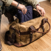男士行李包欧美(包欧美)手提包出差大容量男士，防水油蜡牛皮帆布斜挎旅行袋