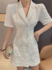 法式气质白色v领连衣裙女2023夏季小众高级感收腰显瘦双排扣裙子