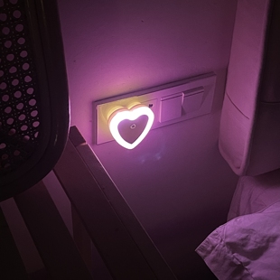 “爱心光控小夜灯”卧室节能灯，触碰发光插电式床头灯创意氛围灯
