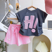 女童纯棉字母休闲套装，2024年夏装女宝宝，短袖t恤短裤两件套潮