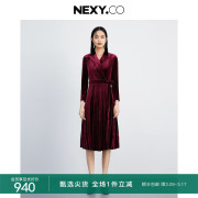 NEXY.CO/奈蔻红色金丝绒连衣裙女冬时尚中长款西装裙子