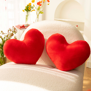 结婚喜庆红色爱心抱枕，一对婚房布置创意靠枕，靠垫卧室客厅沙发床上