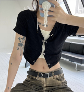 Unique SEI 韩国小众金属扣个性设计镂空针织开衫显瘦短袖T恤上衣