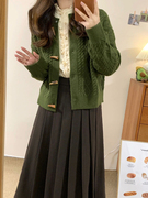 绿色毛衣2023秋冬牛角扣针织，开衫外套装半身裙，女圆领复古刺绣衬衫