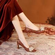 新中式红色粗跟水钻婚鞋女2023冬季禾新娘，鞋宴会不累脚高跟鞋