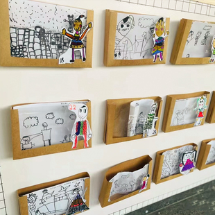 环创手工牛皮收纳故事作品，展示墙面墙贴幼儿园学校走廊布置装饰