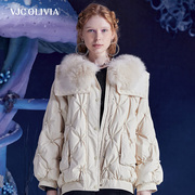 vjcolivia2023秋冬女装，杏色短款派克羽绒服，大毛领保暖外套