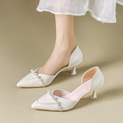 白色包头凉鞋女细跟夏法式珍珠3厘米小跟中空高跟鞋尖头软皮单鞋