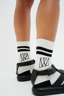 小物无退换人手 出口北欧 好穿的品牌logo棉袜中筒袜 两色入