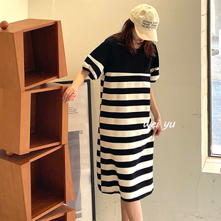 薇语大码女装减龄黑白条纹连衣裙女2024夏韩版宽松高级感裙子