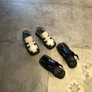 凉鞋女2023年夏季韩版时尚，真皮镂空包头后空搭扣中跟罗马鞋