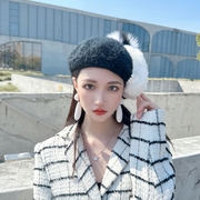 Wangbei 原创设计黑白羊羔绒珍珠贝雷帽狐狸毛球不规则高级画家帽