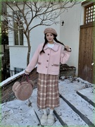 甜美套装秋冬季2023粉色，毛呢短外套，+格纹半身裙两件套裙子女