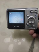 尼康 coolpix l3相机，正常使用，带4g内存卡，不带
