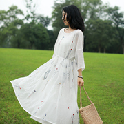 夏季肌理天丝五彩绣花连衣裙落肩蝙蝠，袖七分袖，白色双层仙女裙长裙
