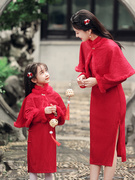 亲子装拜年服2023红色冬装中国风，母女装加厚唐装带披肩连衣裙