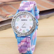 手表学生特色女款糖果色迷彩日内瓦硅胶手表一件代发