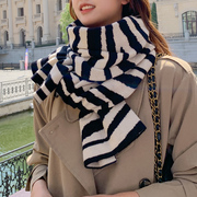斑马纹围巾女冬季韩版百搭时尚保暖披肩，两用防寒护颈加厚围脖
