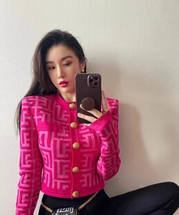 针织开衫外套女法式小众上衣气质韩系温柔穿搭字母洋气玫粉色毛衣
