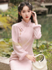粉色毛毛领旗袍2023冬季新中式年轻款少女加绒加厚麂皮绒连衣裙