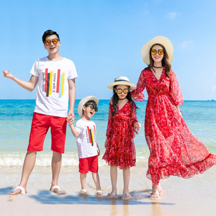 一家三口海边度假亲子装连衣裙母女装沙漠沙滩裙红色洋气长裙高端