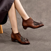 手工原创复古真皮女靴时尚，尖头粗跟舒适百搭牛皮短靴民族风靴子潮
