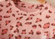 大码减龄网红粉色t恤女夏短袖豹纹字母宽松印花时髦上衣ins潮