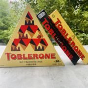 toblerone瑞士进口三角巧克力，蜂蜜巴旦木黑巧克力，牛奶巧克力100g