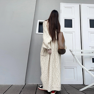 高级感白色韩系粗针羊毛衣，外套女2023慵懒风加长加厚针织开衫