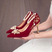 红色婚鞋婚纱秀禾两穿中式刺绣，珍珠一字带优雅婚礼敬酒礼服高跟鞋