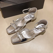 红蜓蜻2023夏法式方头银色水钻方扣单鞋蝴蝶结粗跟鞋时装凉鞋