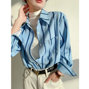 蓝色竖条纹衬衫女春秋，2024年设计感polo领衬衣小众长袖上衣