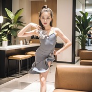女童拉丁舞裙练功服表演2024夏季分体灰色，吊带演出高级感网红