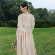 新中式手工绣花杏白色亚麻连衣裙，知笔墨春季设计感长袖宽松长裙