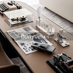 现代轻奢样板间书房书桌桌面摆件汽车模型售楼处装饰品组合套装
