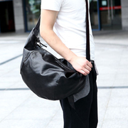 韩版原创男包个性，旅行大包单肩包潮包休闲水饺，包斜挎包潮包