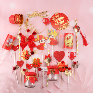 大红色婚礼甜品台布置中式主题，金色喜字蛋糕，插件签推推乐喜庆装饰