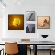 网红现代简约客画厅装饰创意个性，沙发背景欧挂画墙面抽象字母北墙