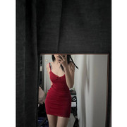 酒红色蕾丝无袖吊带，连衣裙女带胸垫紧身收腰纯欲辣妹，性感包臀短裙
