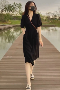 法式连衣裙夏高级(夏高级)感黑色，v领大摆裙2023新显瘦气质雪纺连衣裙长裙