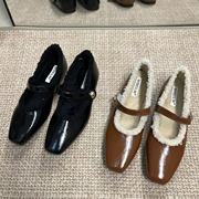 复古韩版设计感女鞋子，外穿2023秋冬季加绒棉鞋玛丽珍毛绒单鞋