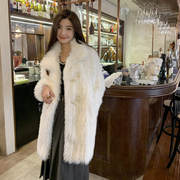 白色牛角扣仿狐狸毛皮草(毛皮草，)外套女冬季保暖立领气质宽松加厚毛绒大衣